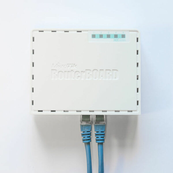 Router Mikrotik RB750GR3 Gigabit Ethernet – Bild 3